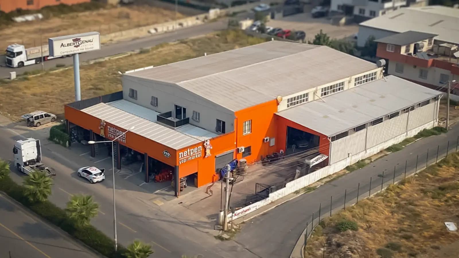 Netpen Cam Balkon Mersin atölyesinin havadan görünümü